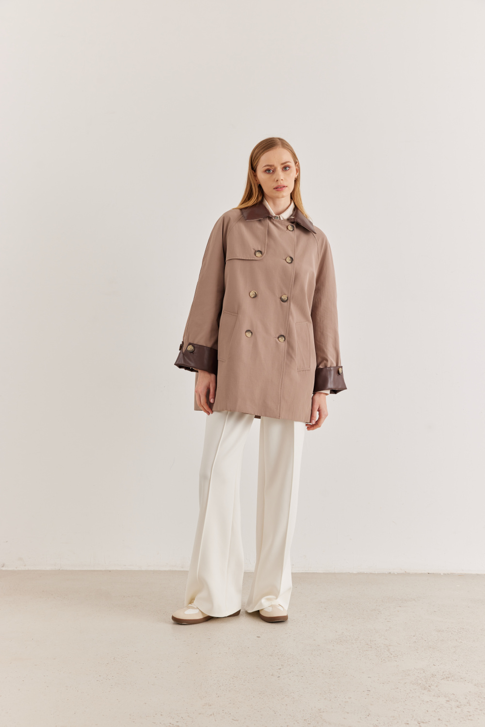 Çift Yakalı Deri Detaylı Kısa Trençkot Vizon - 