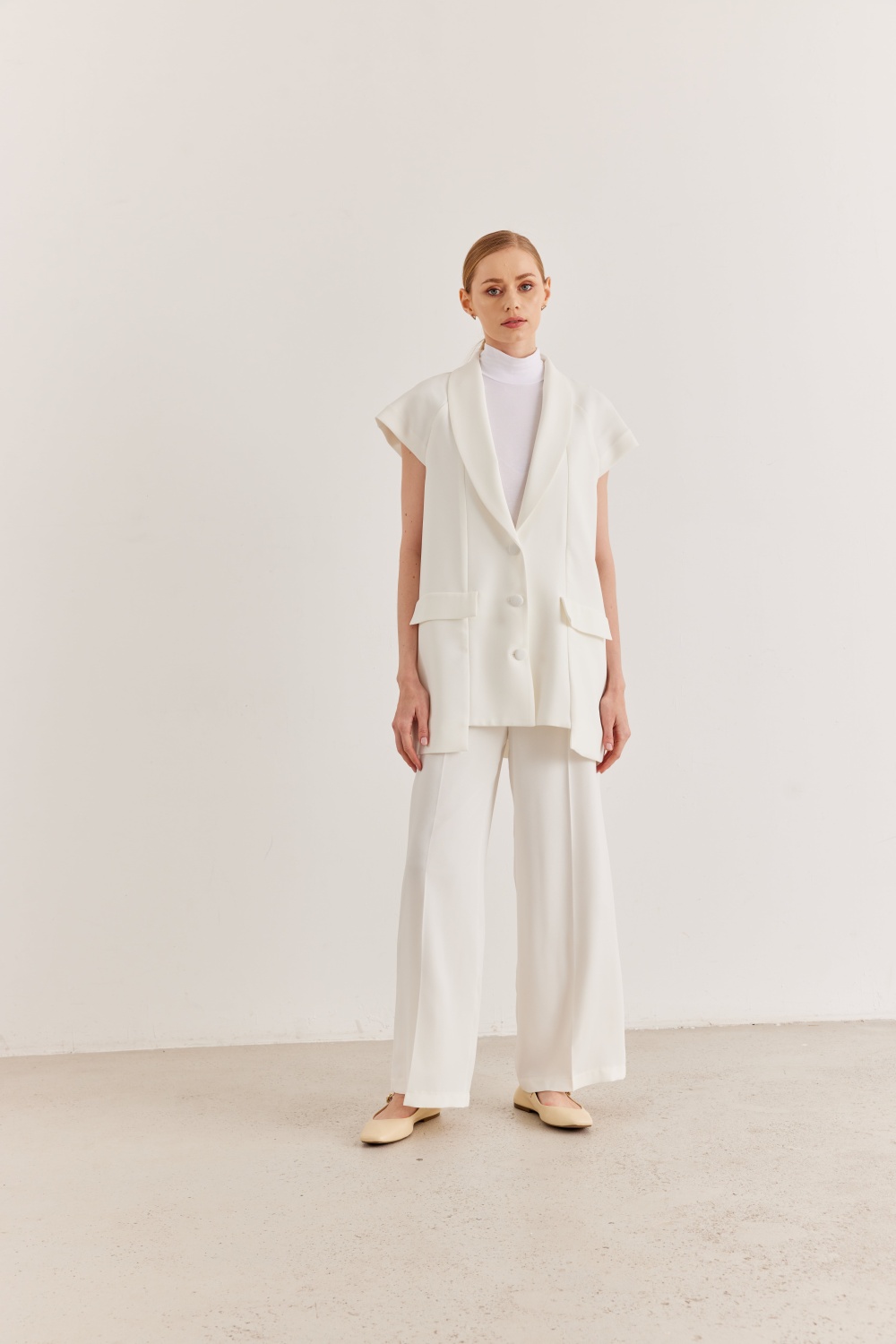 Ön Cep Detaylı Yelek Pantolon Takım Beyaz - 
